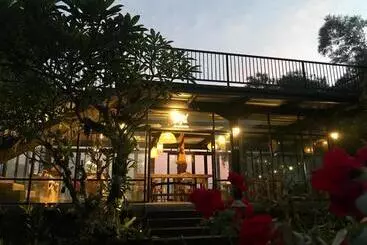 Schronisko Kraras Munduk Guest House & Donbiyu Rendezvous Restaurant
