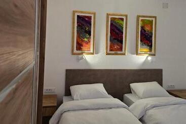 هتل Mayberry Highway Apartmani Medijapark