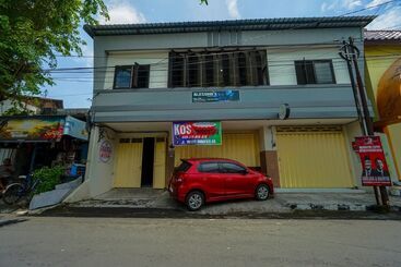 Hotel Homestay & Cafe Blessings Near Station Center Town Redpartner