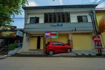 Hotel Homestay & Cafe Blessings Near Station Center Town Redpartner