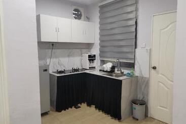 פנסיון D Landai Budget Room Family