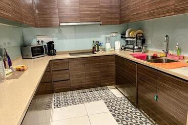 בית מלון כפרי Nusajaya Puteri Harbour Malaysia 3 Bedroom With Marina View