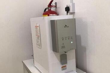 מוטל D  Flora Inn