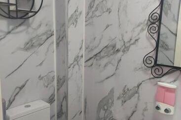 ペンション Pinewood Guest House