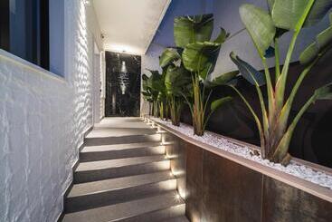 פנסיון The Cave Suites Spa