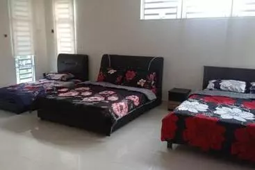 Pensão Pro Qaseh Room Stay , Darulaman Lake Home