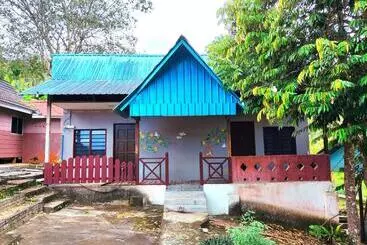 リゾートホテル Lata Bayu Chalet   Waterfall & River With Kids Pool