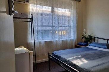 הוסטל Port Adelaide Backpackers