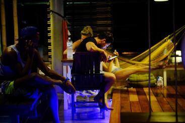 Non La Mer Hostel   Bed & Yoga