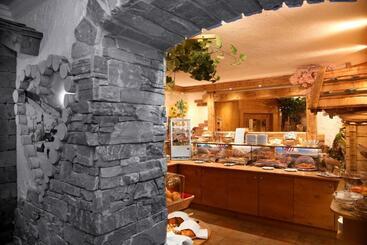 هتل Eder Michaela