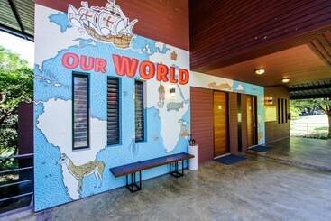 בית מלון כפרי Rain Tree Khao Yai