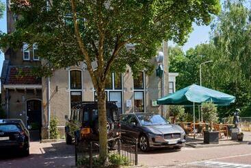 فندق Station Amstelveen