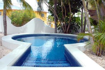 تختخواب و صبحانه Bnbbonaire Near The Ocean