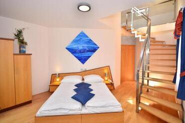 Hotel G.h. Knoll Proellhofer Cafe Bar Hills