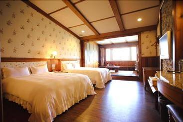 Отель Sun Shine Vacation Villa