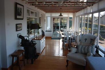 Bed and Breakfast Shearwater Country House Accommodation