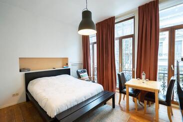 민박 Because The Night City Lodge