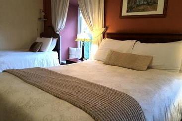 Williamsferry House Bed & Breakfast