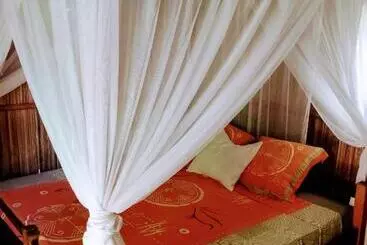 تختخواب و صبحانه Chez Nath