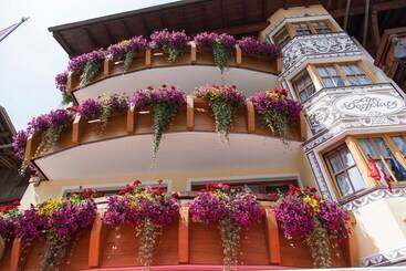 Hotel Am Dorfplatz Suites  Adults Only