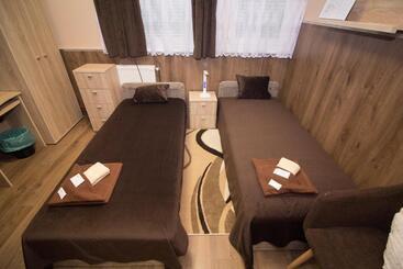 Bed and Breakfast M7 Galéria Panzió