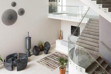 هتل English Point Marina & Spa