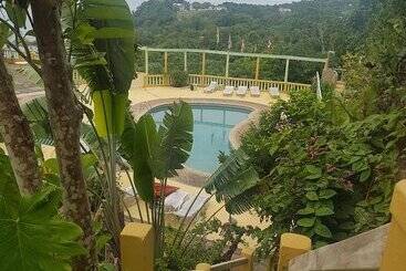 Hotelli Pimento Lodge Resort