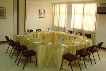 בית מלון כפרי Royal Court