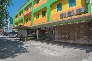 בית מלון כפרי Reddoorz Near Nagoya Citywalk Batam 2