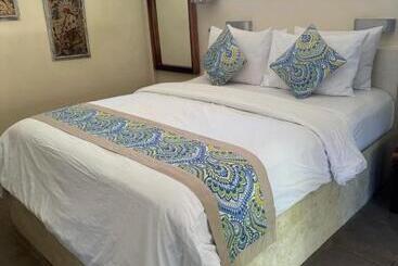 منتجع Scallywags Beach Club