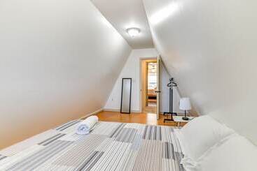 קוטג'' A Frame Catskills Cabin W/ Scenic Views + Hot Tub!