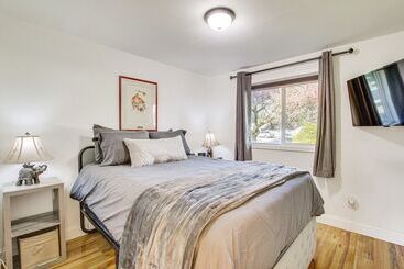 Kır Evi Charming Arlington Home W/ Hot Tub & Fenced Yard!