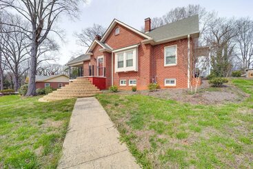 Mökkimajoitus Historic Morganton Home W/ Patio & Fire Pit!