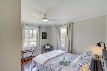 Mökkimajoitus Saugerties Farmhouse: Sauna & Countryside Views