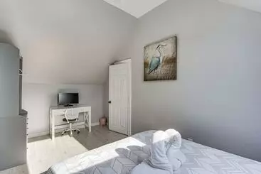 Mökkimajoitus Coastal Lynn Escape W/ Fireplace: 3 Mi To Beaches
