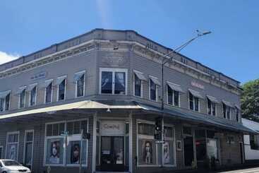 Howzit Hostels Hawaii