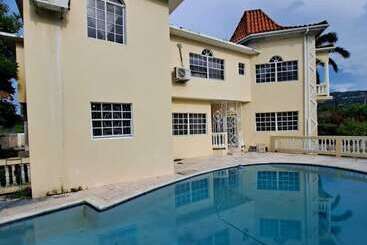 Residenza Affordable Rooms At Greensview