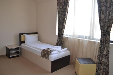 Отель Alexander