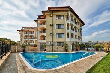 Hotel Toma S Residence Front Beach