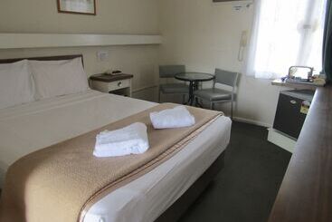 מוטל Twin City Motor Inn