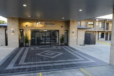 فندق على الطريق Astro Dish Motor Inn