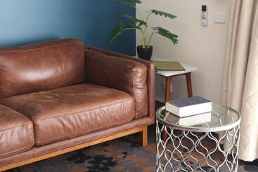 Motel Whale Motor Inn And Restaurant