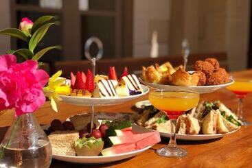 Seahorse Inn Hotel & Villas