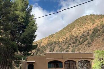 تختخواب و صبحانه Guest House Tigminou