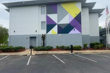 هتل Welcome Inn & Suites East Chase/pike Road