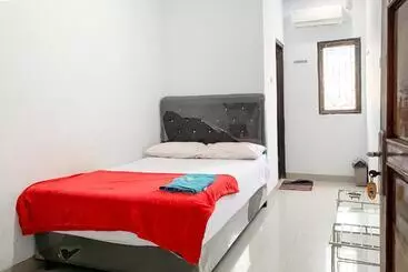 Hotel Penginapan Losmen Ayu Pamanukan Redpartner