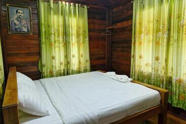 Yungthong Baan Suan Resort