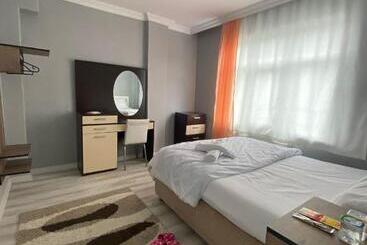 هاستل Airportforestroom