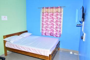 Hotel Kirithi Ac & Residency