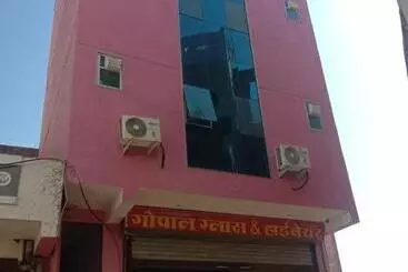 Pansiyon लड्डू गोपाल Guest House